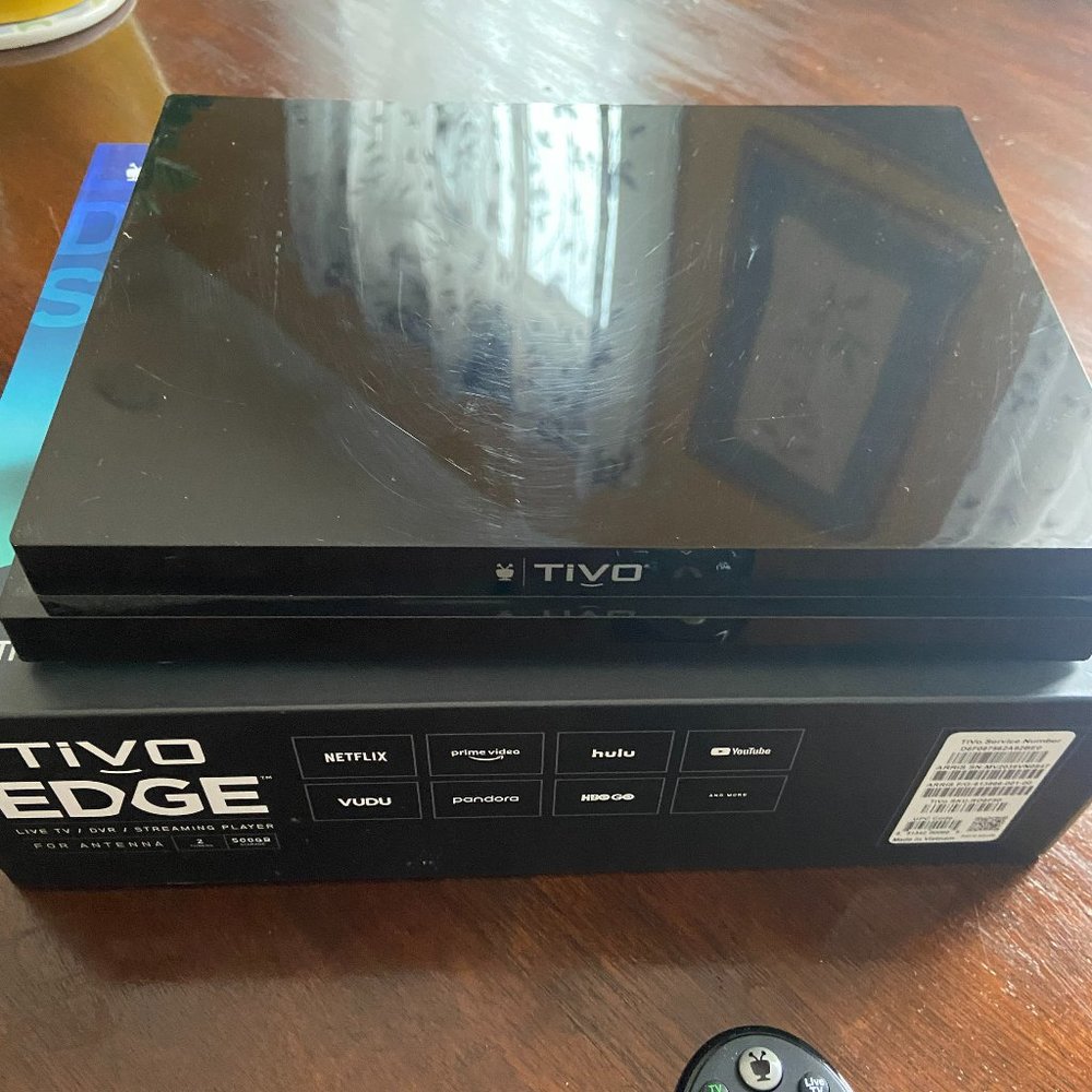 TiVo Edge for Antenna - 500 GB - Complete Set
